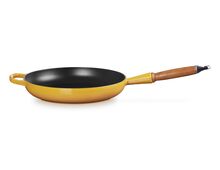 Le Creuset gietijzeren Signature koekenpan met houten handvat - 28 cm / 2.6 liter - nectar