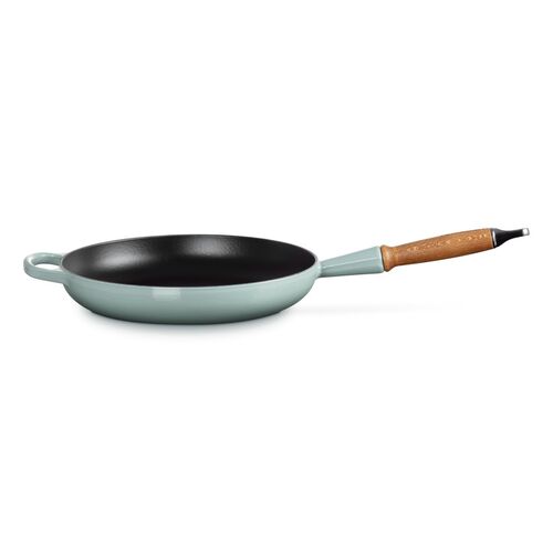 Le Creuset gietijzeren Signature koekenpan met houten handvat - 28 cm / 2.6 liter - sea salt