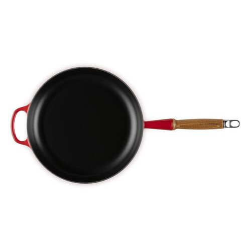 Le Creuset gietijzeren Signature koekenpan met houten handvat - 28 cm / 2.6 liter - kersenrood